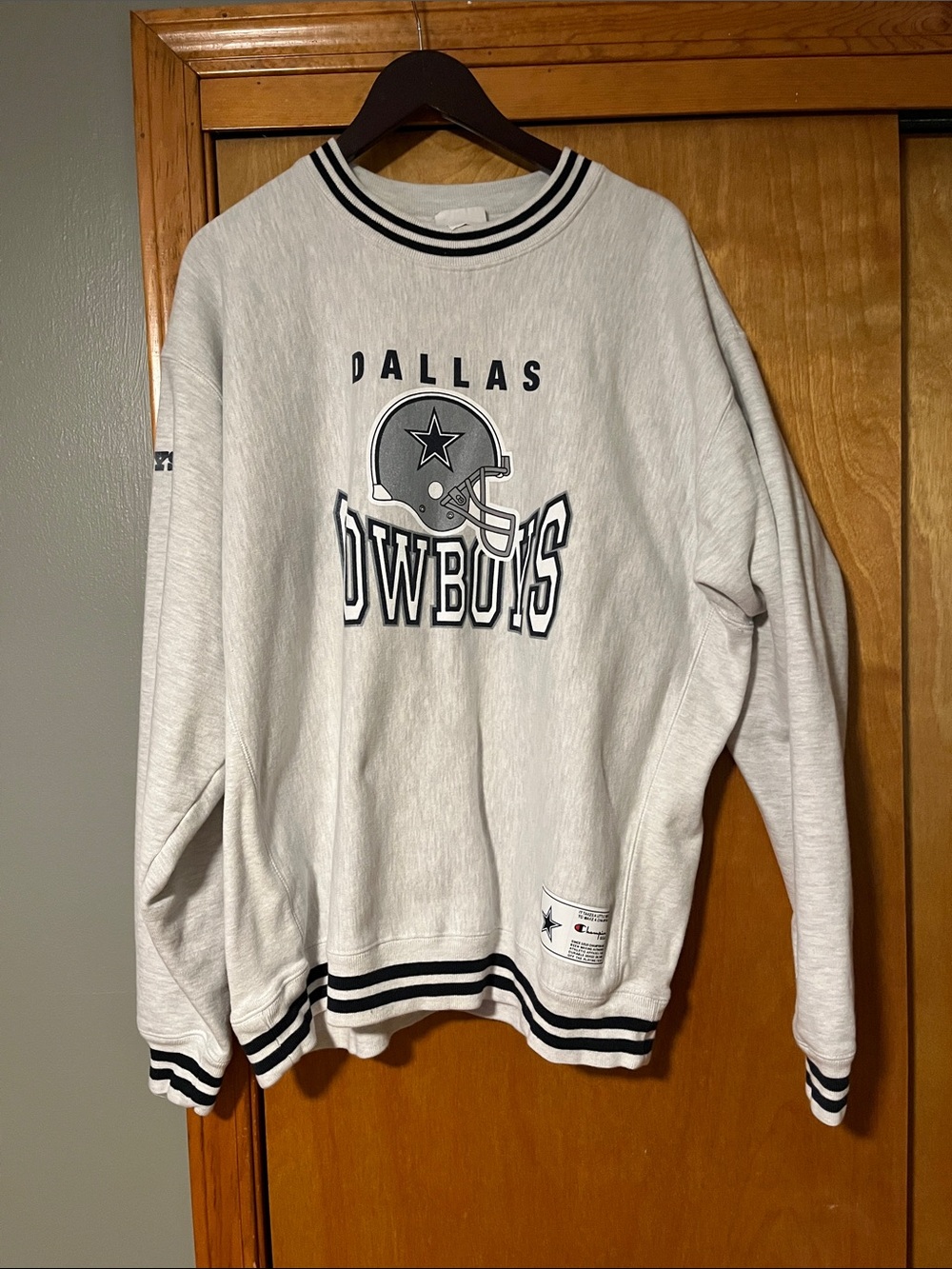 Champion Men's White Dallas Cowboys Crewneck Sweatshirt with Navy Trim